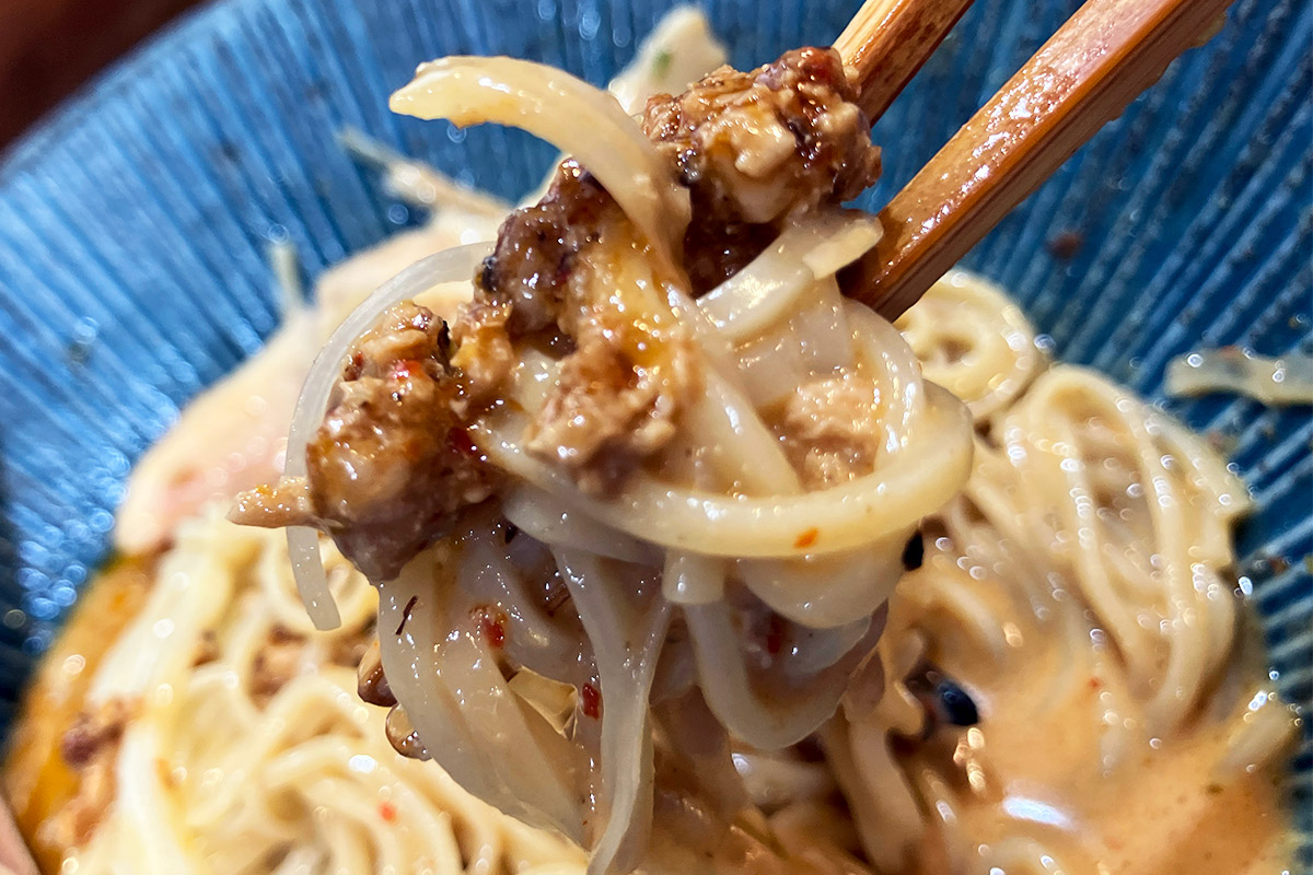 肉みそ自体もピリ辛で満足感を高めてくれます