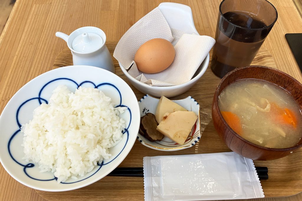 おともさんの朝定食「卵かけご飯定食」