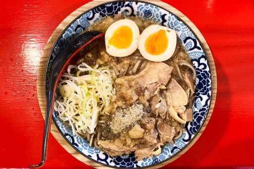 鶏ッキーの「冷やし親鶏お蕎麦 背脂煮干し」