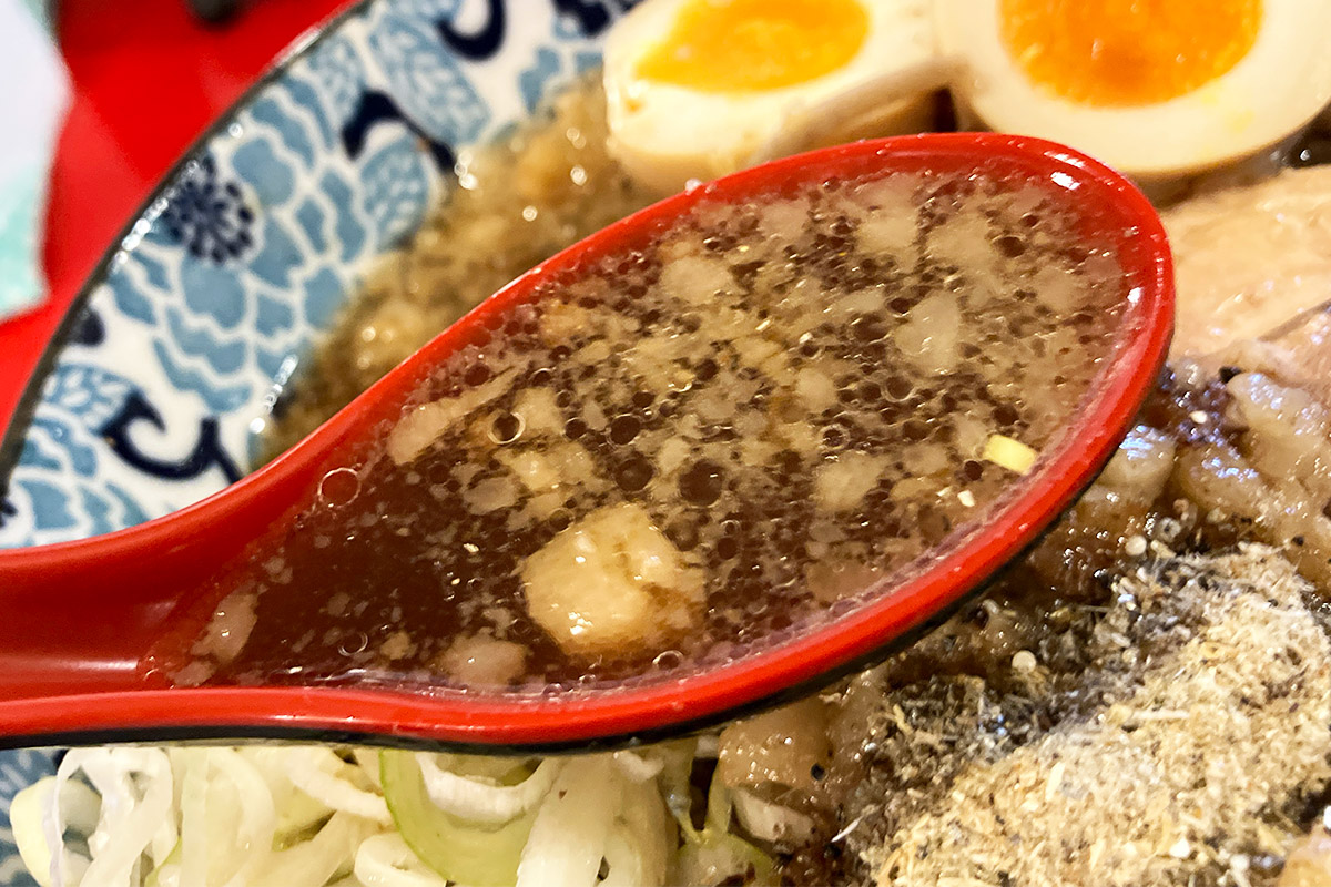 背脂たっぷりな汁