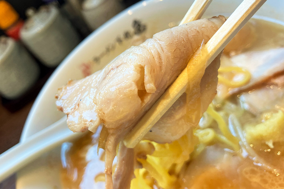 麺とチャーシューを友に味わう、味噌の旨味と甘みが拡がる~