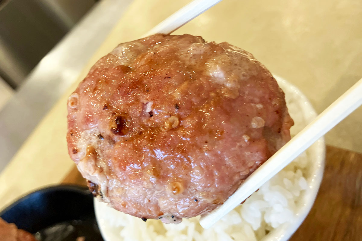 ハンバーグ1個は80g、分けるとカワイイサイズ