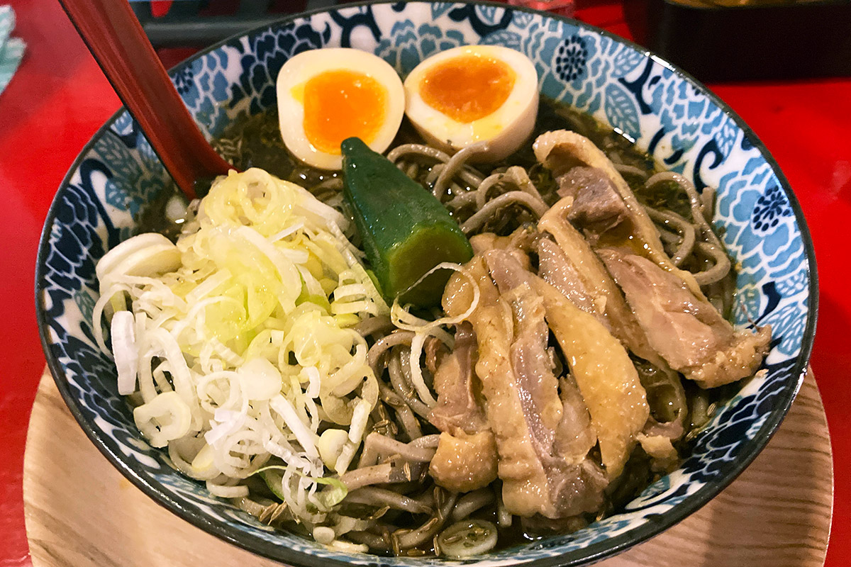 鶏ッキー「冷やし親鶏お蕎麦 スパイスカレーver(大盛)」1000円