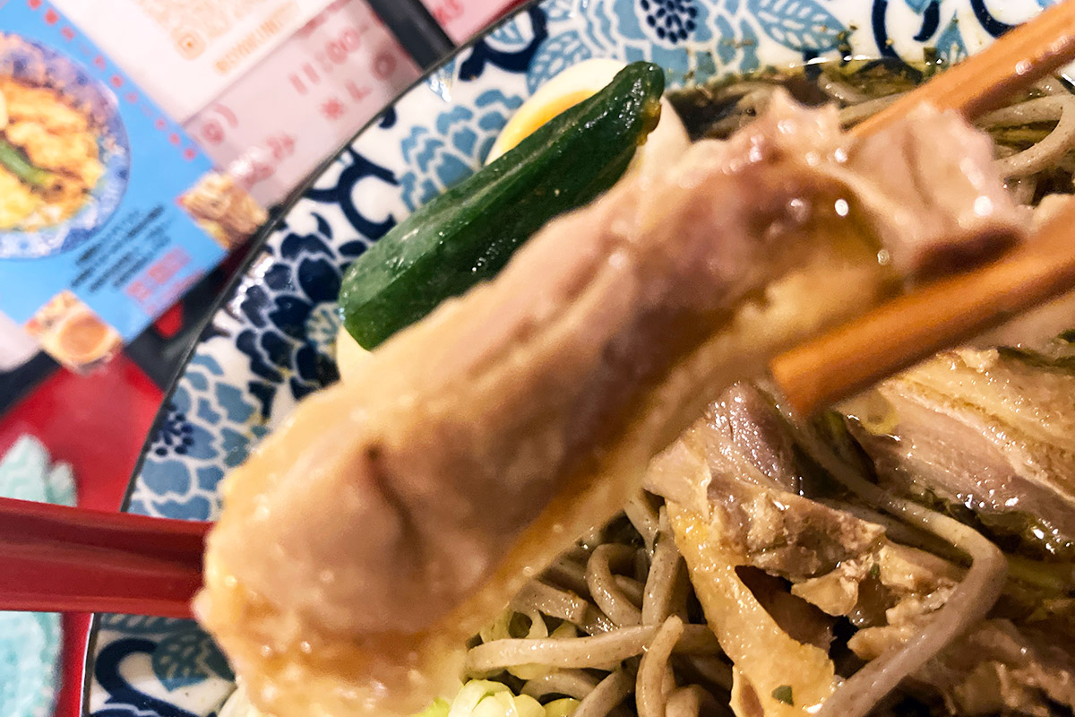 めっちゃピンボケですが、親鳥の旨味はハッキリとしています