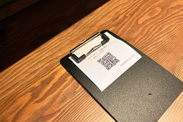 注文は自身のスマホにQRコードを読み込ませます