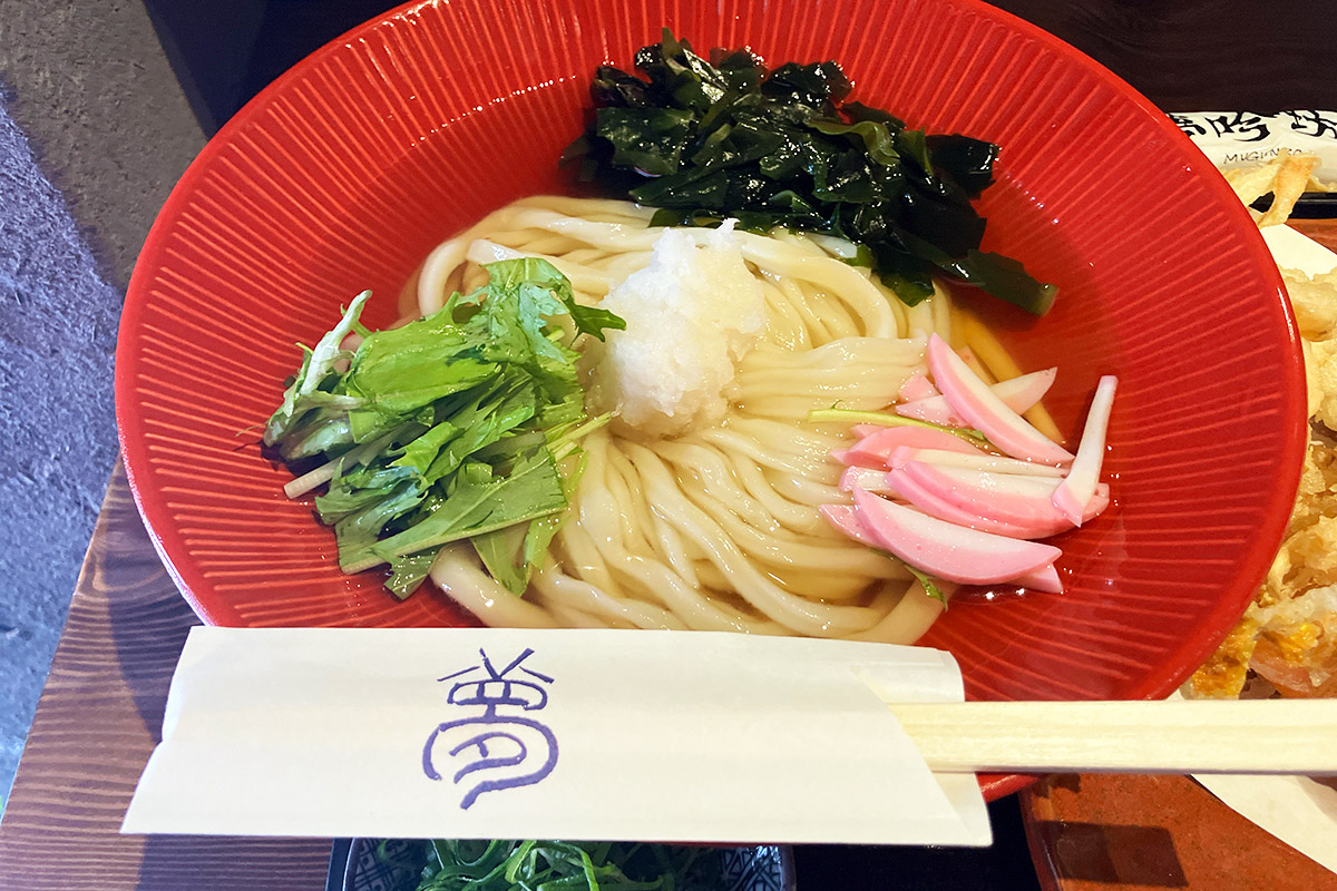 うどんの器、めっちゃでかい!