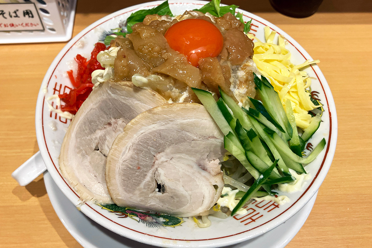 背脂ラーメン チャッチャ亭 下北沢店の「ザ・背脂冷やし中華」1000円(税込)