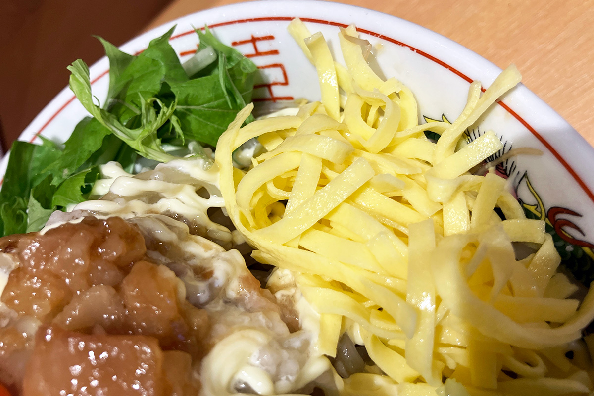 左下を無視すると、錦糸卵に水菜
