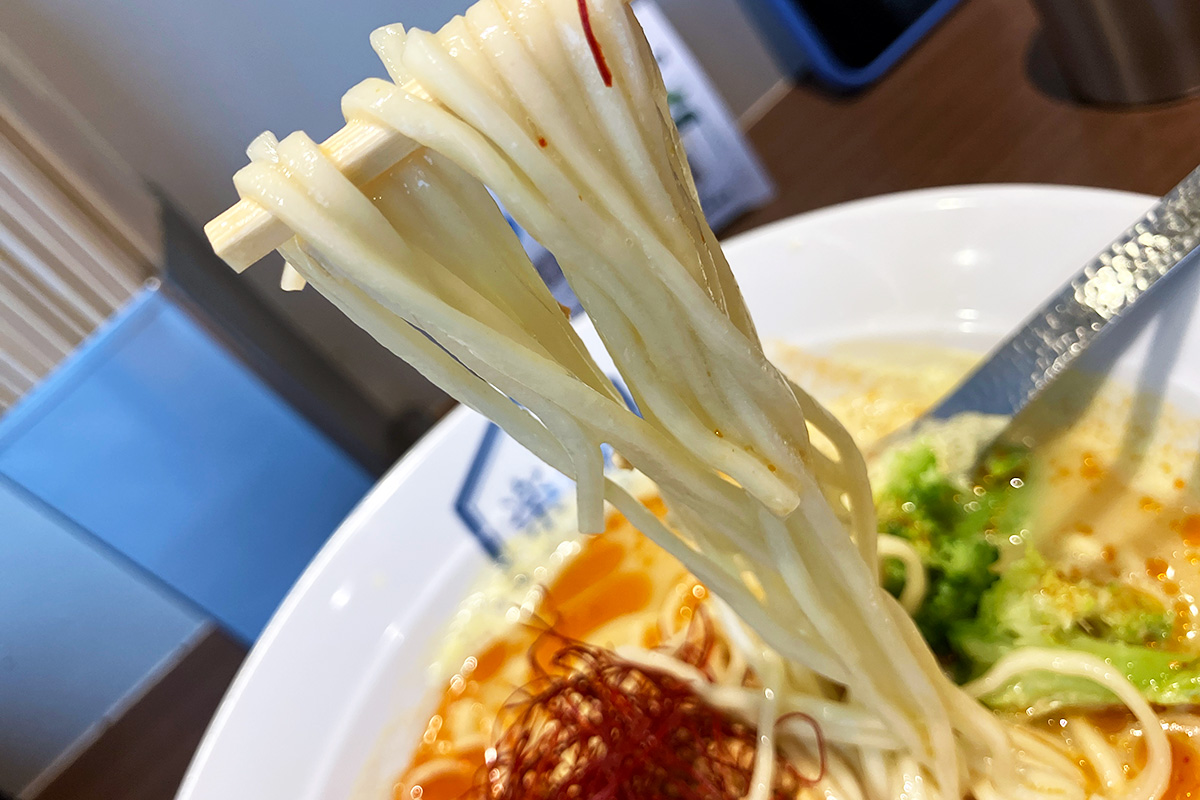 麺はストレート細麺