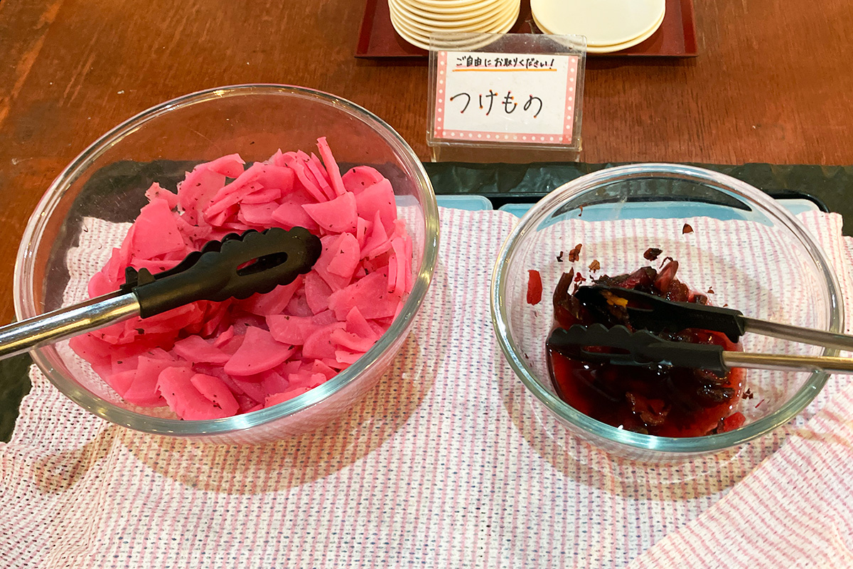 お漬物もセルフです