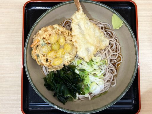 箱根そば「銀杏のミニかき揚げ天とホウボウ天」680円（税込）