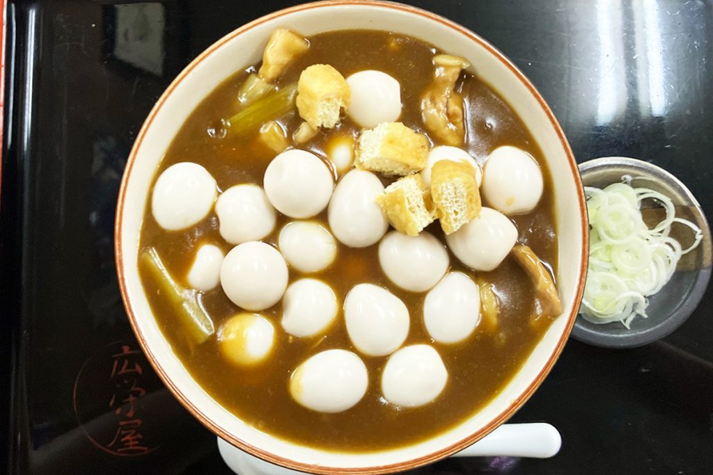 広栄屋「ギガたまOjiyaカレーうどん」1600円（税込）