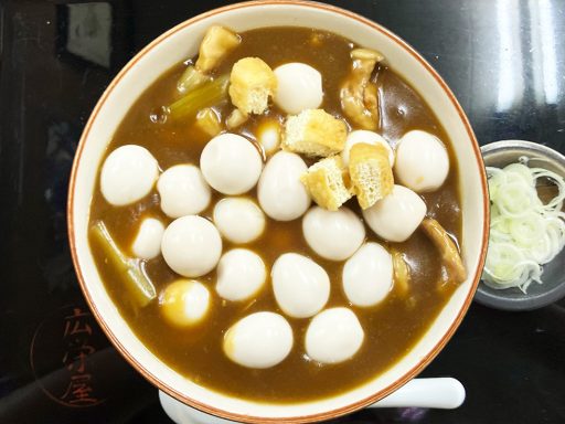 広栄屋「ギガたまOjiyaカレーうどん」1600円（税込）