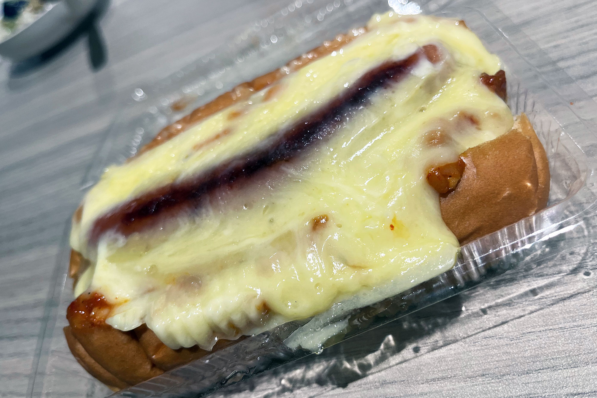 70. 韓国食堂&韓甘味ハヌリ「チーズタッカルビチリドッグ」