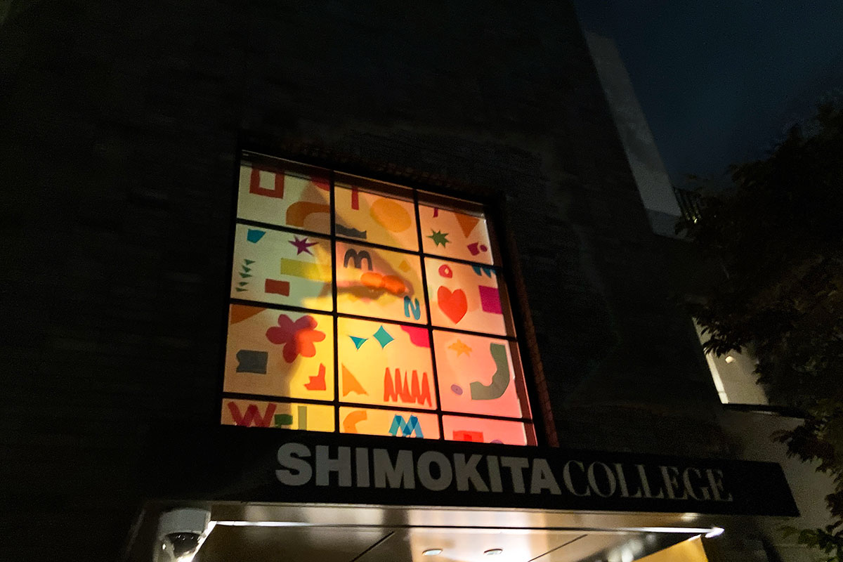 自ら影絵を創り出すブースもあったのですが、外から見たらなんかカラフルで興味深かったです