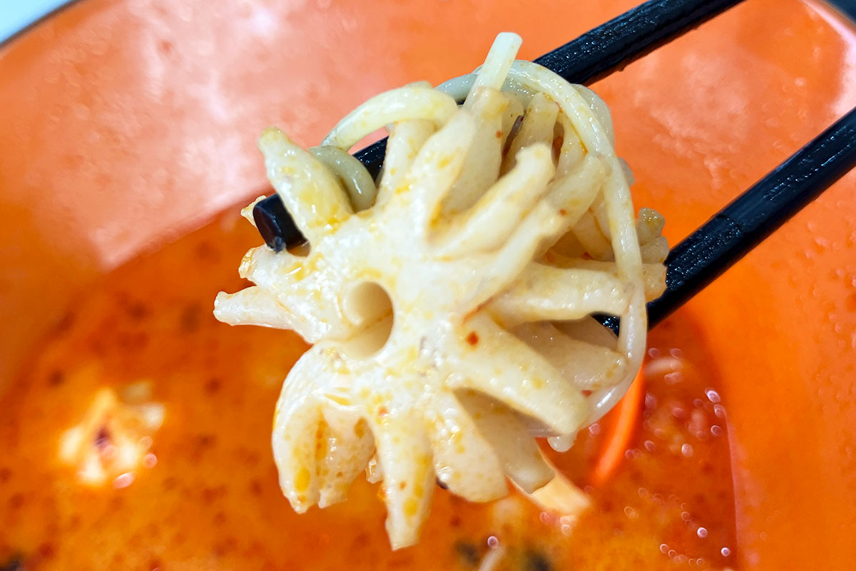 最後にスープからこんなイカが出てきました、スープがよく絡んで美味しい